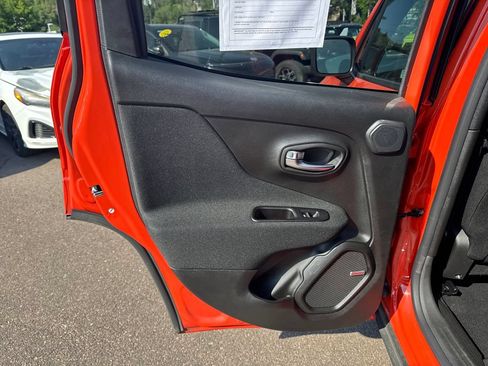 Used 2021 Jeep Renegade Latitude w/ Sun & Sound Group FWD image 13
