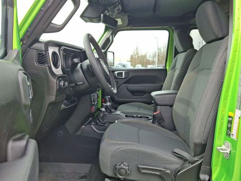 Used 2025 Jeep Gladiator Sport image 17