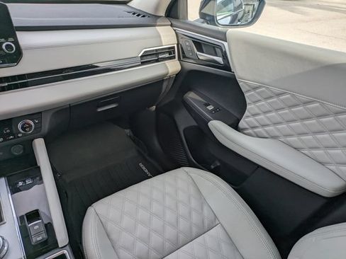 Used 2024 Mitsubishi Outlander SEL AWD/4WD image 17