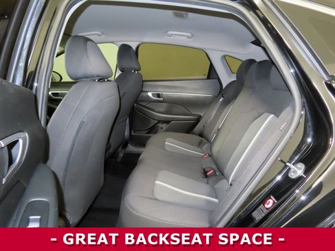 Used 2022 Hyundai Sonata SE w/ Preferred Accessory Package image 9