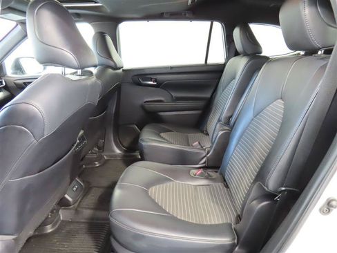 Used 2021 Toyota Highlander XSE FWD image 34