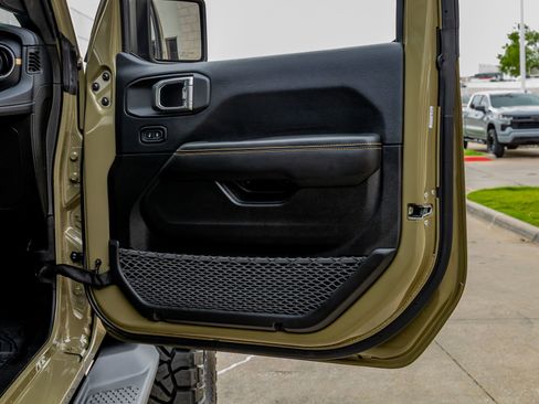 Used 2025 Jeep Gladiator Sport image 38