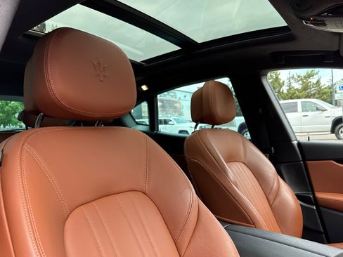 Used 2022 Maserati Levante GT AWD/4WD image 16