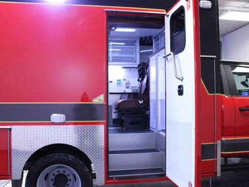 Used 2023 Ford F450 XLT w/ XLT Value Package image 13