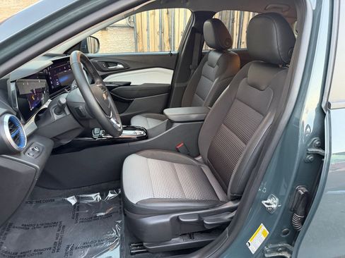 Used 2025 Chevrolet Trax LT w/ LT Convenience Package image 34