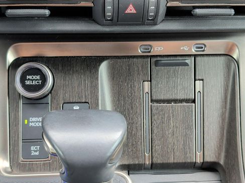 Used 2024 Lexus GX 550 w/ Cold Area Package AWD/4WD image 19