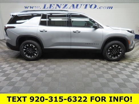 Used 2025 Chevrolet Traverse Z71 image 2