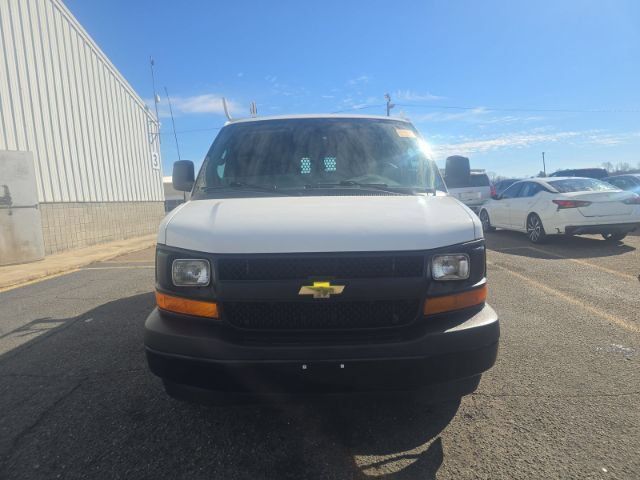 Used 2017 Chevrolet Express 2500 RWD image 7
