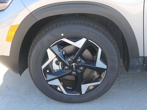 New 2026 Kia Seltos EX image 9