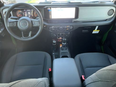 New 2025 Jeep Gladiator Willys image 13