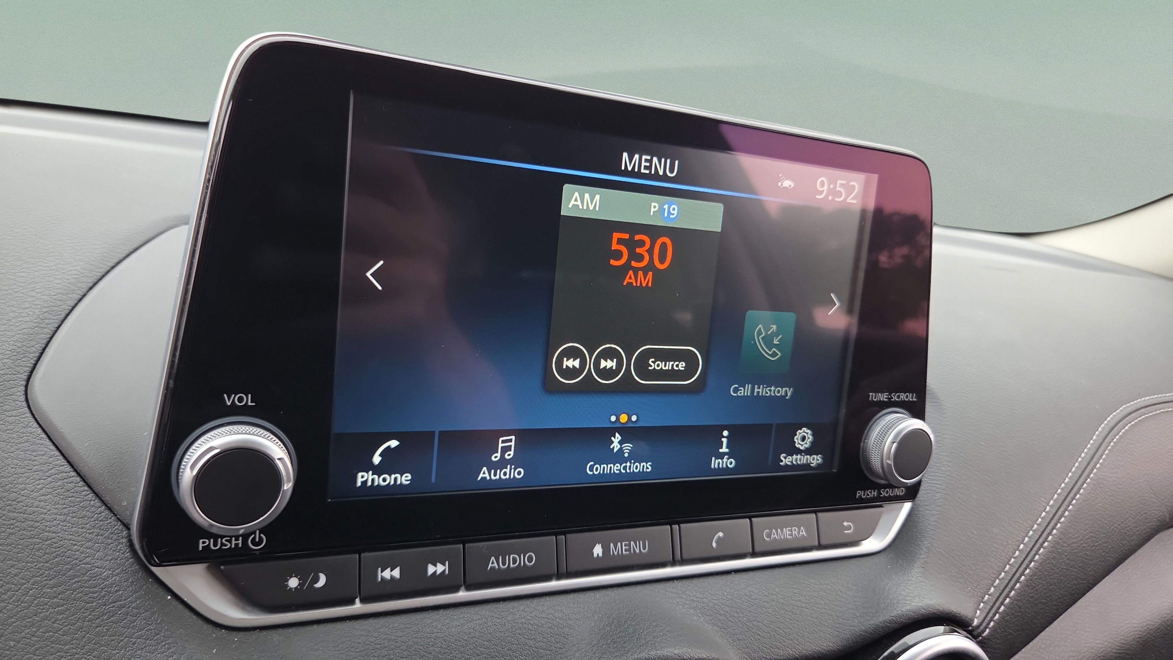 Used 2025 Nissan Sentra SV FWD image 18