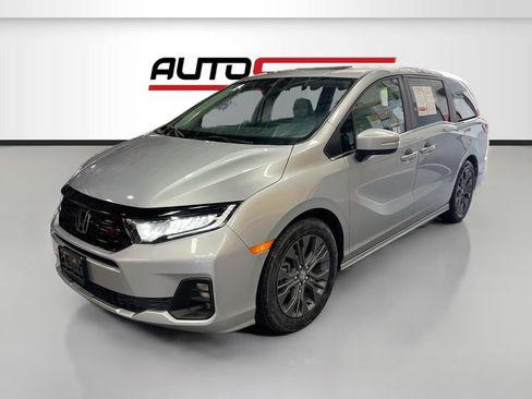 Used 2025 Honda Odyssey Touring image 3