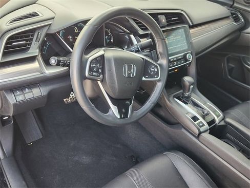 Used 2020 Honda Civic Touring image 2