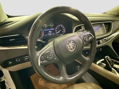 Used 2020 Buick Enclave Essence image 12