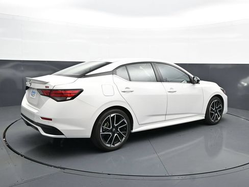 Used 2025 Nissan Sentra SR FWD image 5