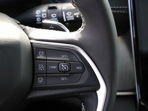 New 2025 Jeep Grand Cherokee Altitude image 22