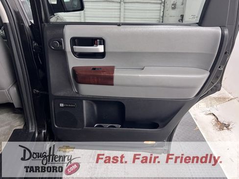 Used 2011 Toyota Sequoia Platinum image 38