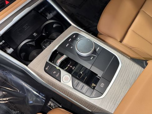 Certified 2025 BMW 330i Sedan w/ Convenience Package image 27