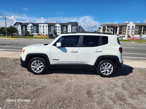 Used 2018 Jeep Renegade Latitude image 11