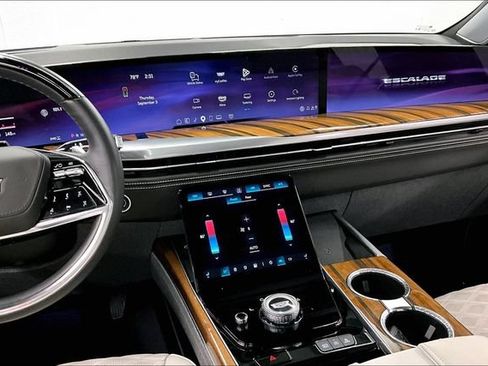 Used 2025 Cadillac Escalade Sport Platinum w/ LPO, ONYX Package AWD/4WD image 7