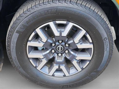 Used 2025 Nissan Frontier SL RWD image 27