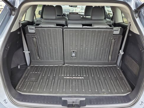 Used 2021 Toyota Highlander XLE AWD/4WD image 11