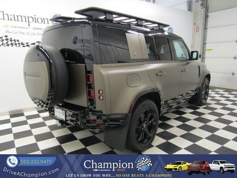 Used 2024 Land Rover Defender 110 X-Dynamic SE AWD/4WD image 18