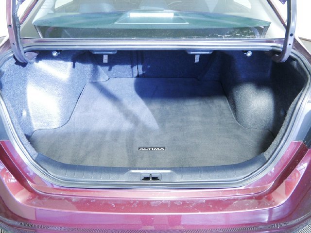 Used 2024 Nissan Altima 2.5 SV FWD image 10