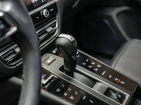 Certified 2025 Porsche Macan image 24