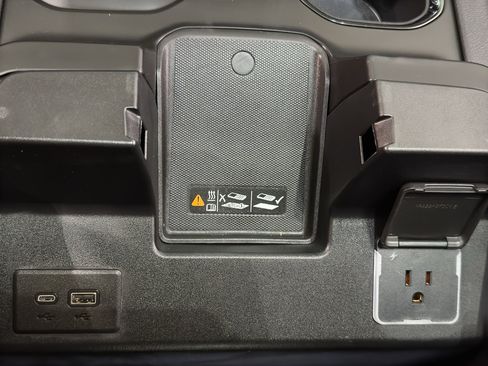 Used 2025 GMC Sierra 1500 AT4 w/ AT4 Premium Package AWD/4WD image 36