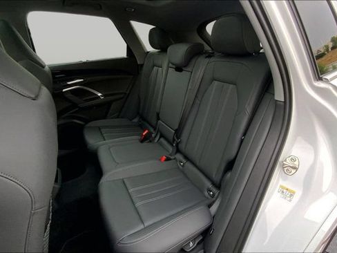 Used 2025 Audi Q5 Premium Plus w/ Premium Plus AWD/4WD image 18