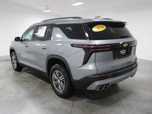 Used 2024 Chevrolet Traverse LT image 7