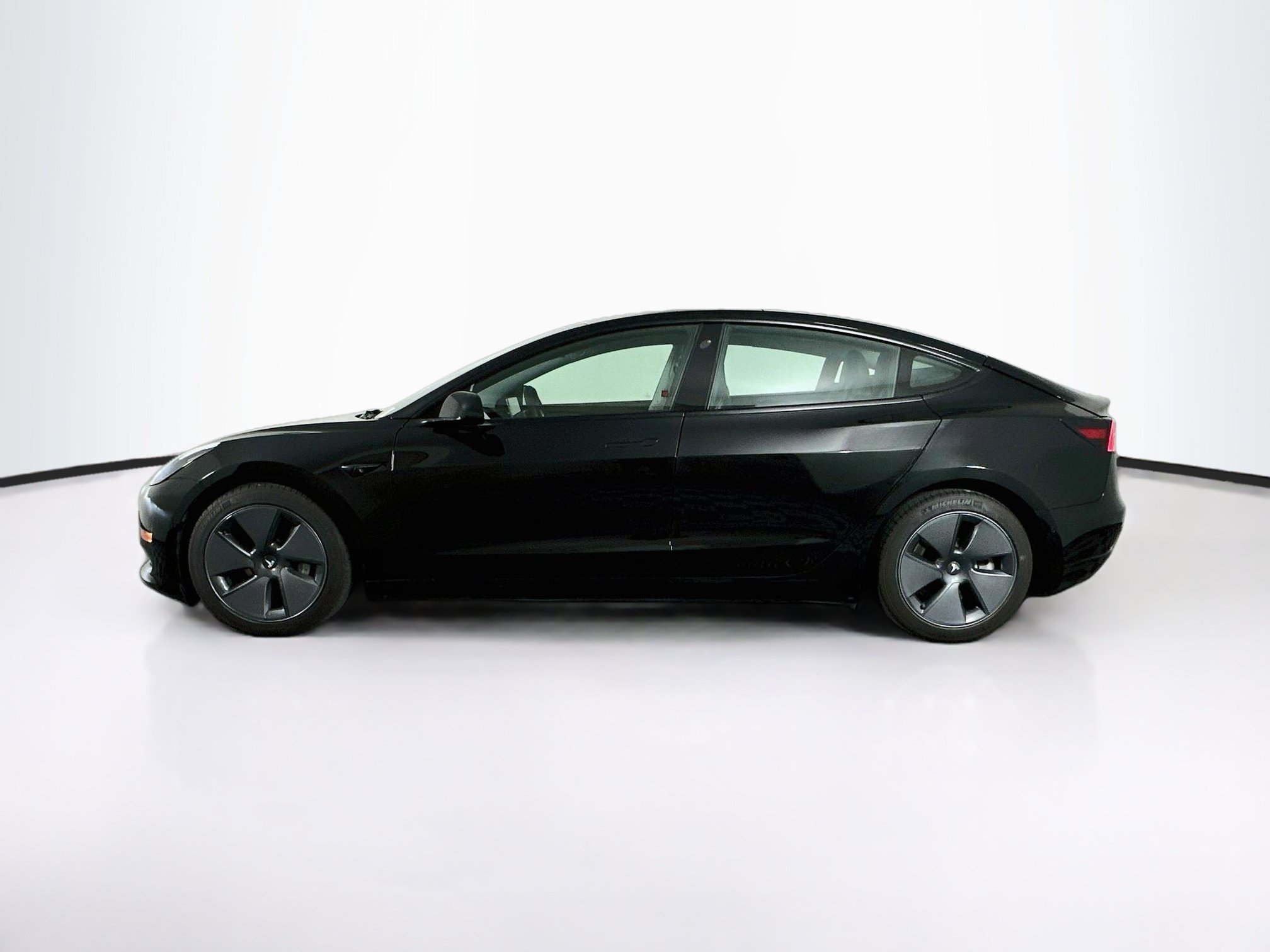 Used 2022 Tesla Model 3 Standard Range RWD image 4