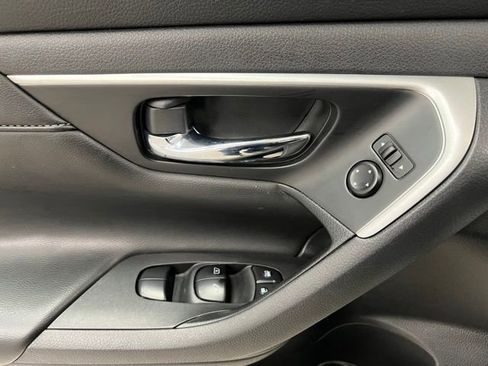 Used 2017 Nissan Altima 2.5 SL w/ Moonroof Package image 22