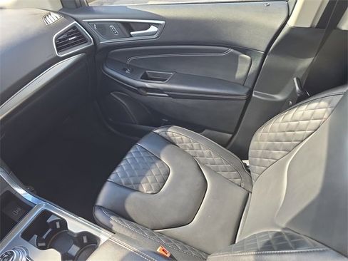 Used 2024 Ford Edge Titanium image 18