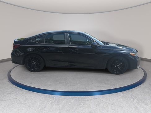 Used 2025 Honda Civic Sport image 4