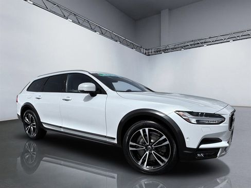 Used 2018 Volvo V90 T5 Cross Country w/ Convenience Package AWD/4WD image 27