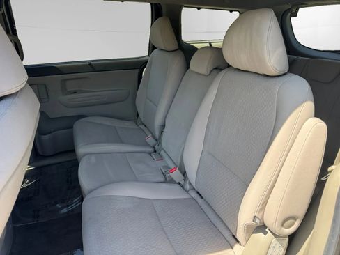 Used 2016 Kia Sedona LX w/ LX Convenience Package FWD image 14