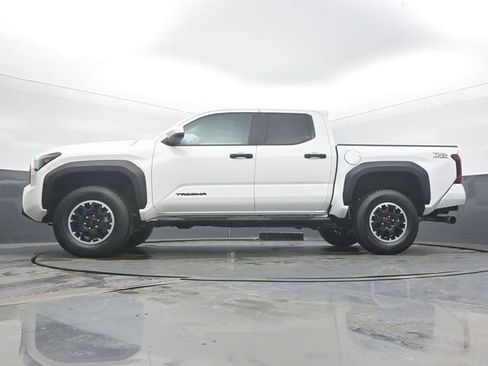 Used 2025 Toyota Tacoma TRD Off-Road AWD/4WD image 47
