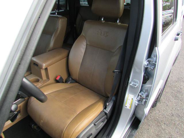 Used 2012 Jeep Liberty Limited AWD/4WD image 8