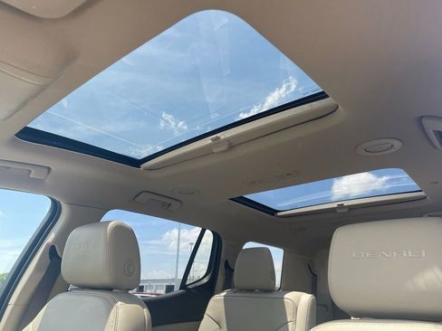 Used 2019 GMC Acadia Denali w/ Technology Package FWD image 10