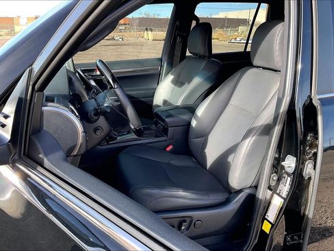 Used 2023 Lexus GX 460 Premium w/ Premium Package image 8