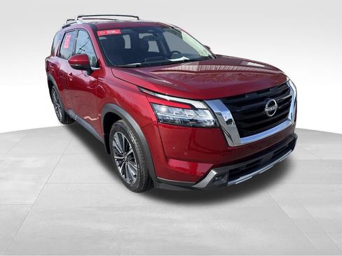 Used 2024 Nissan Pathfinder SL w/ SL Premium Package image 8