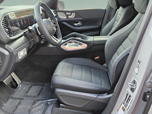New 2026 Mercedes-Benz GLS 580 4MATIC image 9