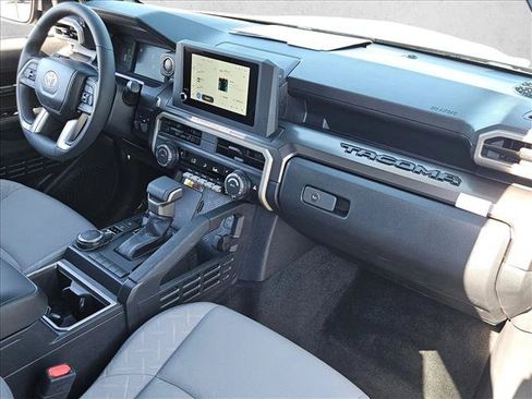 Certified 2025 Toyota Tacoma SR5 AWD/4WD image 25
