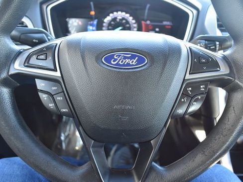 Used 2017 Ford Fusion SE w/ Fusion SE Technology Package FWD image 19