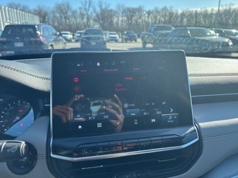 Used 2025 Jeep Compass Limited image 15