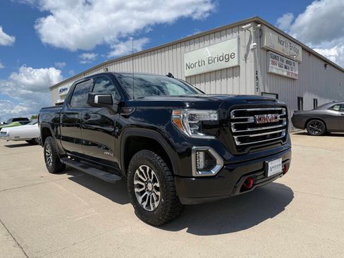 Used 2021 GMC Sierra 1500 AT4 w/ Technology Package AWD/4WD image 1