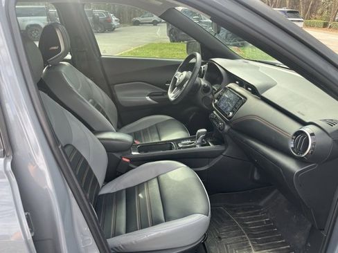 Used 2022 Nissan Kicks SR w/ Premium Package image 11
