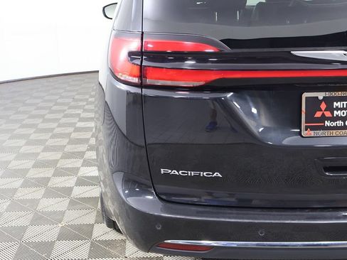 Used 2023 Chrysler Pacifica Limited FWD image 18